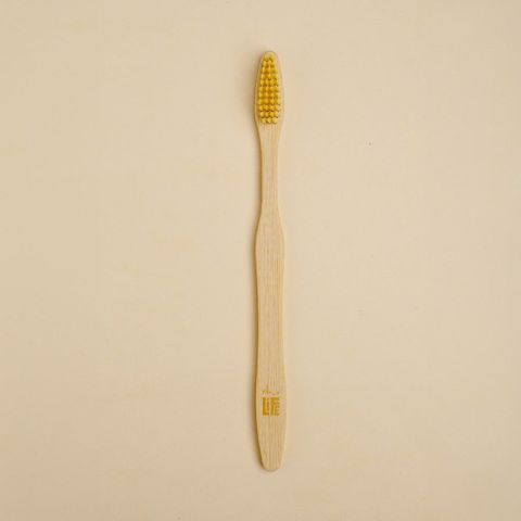  Bàn chải đánh răng bằng tre. Thân thiện với môi trường với lông bàn chải mềm 