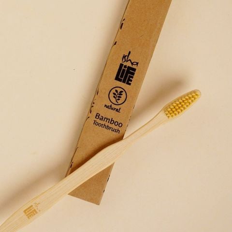  Bàn chải đánh răng bằng tre. Thân thiện với môi trường với lông bàn chải mềm 