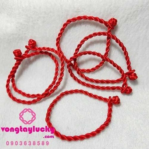 Vòng tay may mắn chỉ lụa đỏ 15K/cái có bạc Thái là 60K/cái