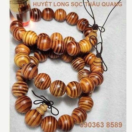 Vòng tay mệnh mộc, vòng tay gỗ huyết long, gỗ huyết long sọc, vòng tay nam, mua rẻ gỗ huyết long sọc thấu quang