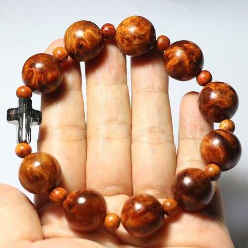 Chuỗi mân côi gỗ huyết long Nu đeo tay