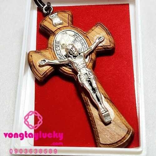 Thánh giá trừ quỷ có mề đay của Thánh Bênêdictô bằng gỗ hình Chúa hợp kim 8x4 cm Mẫu 3