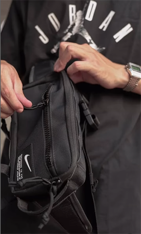 Túi chéo nhỏ Utility Hip Pack (2L)