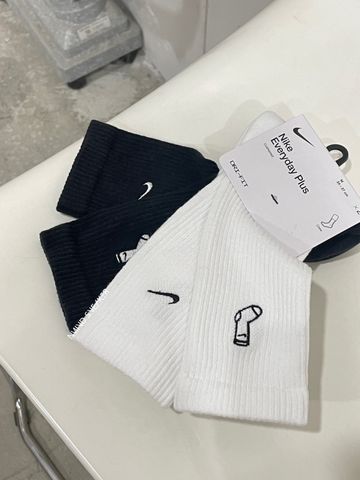 Tất / Vớ NK Everyday Plus Cushioned Crew Socks (2 Pairs)