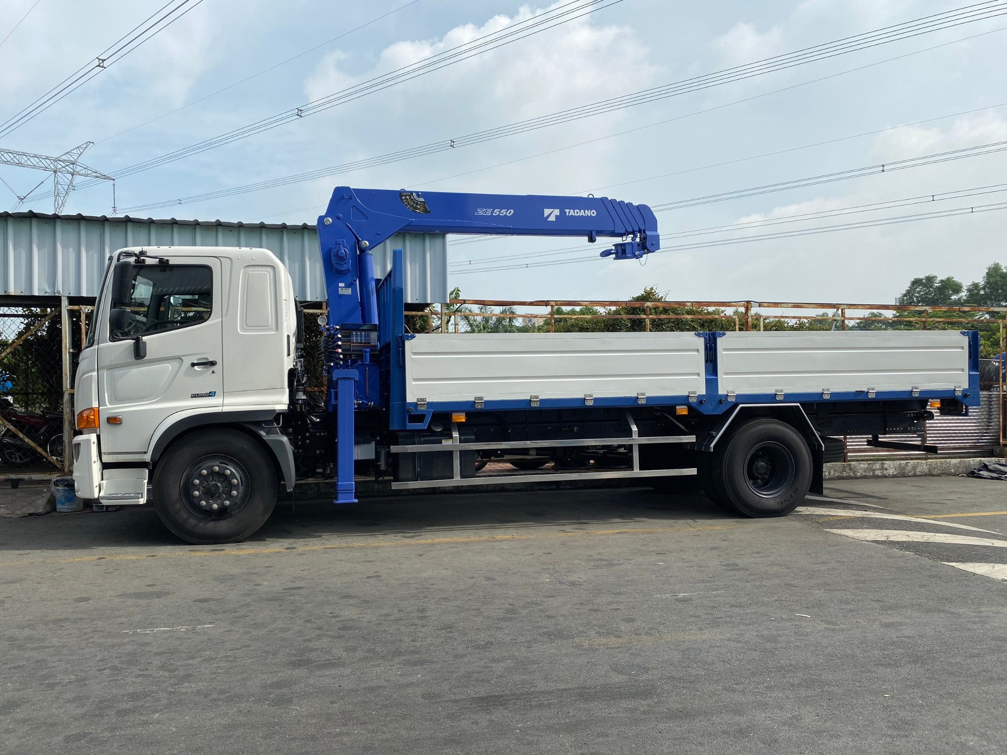 Xe tải cẩu Hino 8 tấn - Cần cẩu Tadano ZE555MH