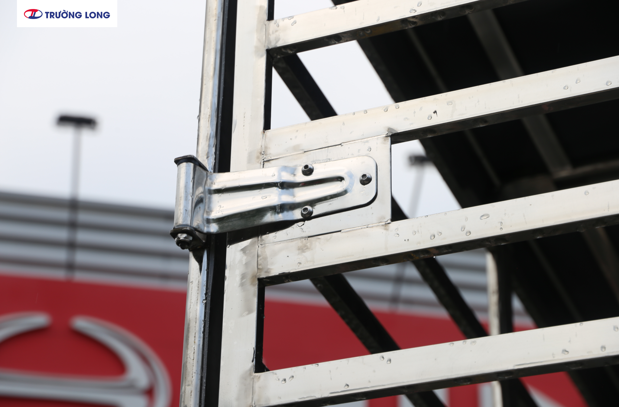 HINO XZU 730L - Xe Gia Cầm 3 Tấn 4