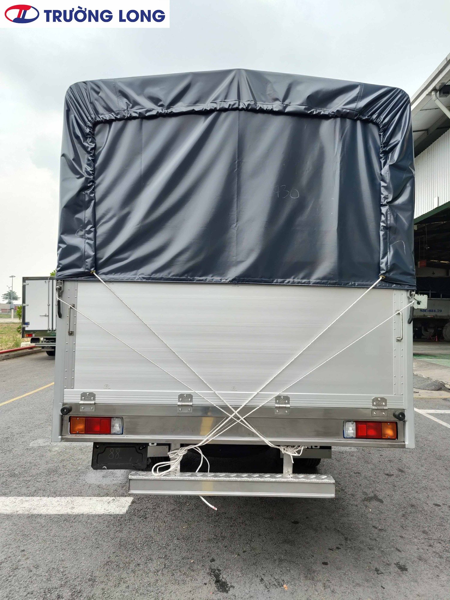 Xe Tải Hino 5 Tấn Thùng Mui Bạt