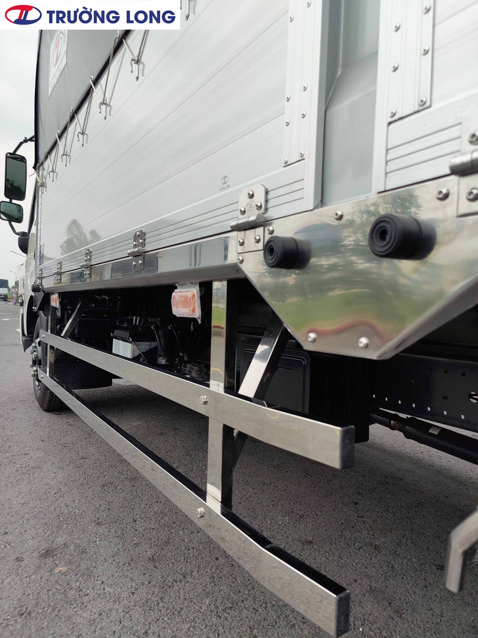 Xe Tải Hino 5 Tấn Thùng Mui Bạt