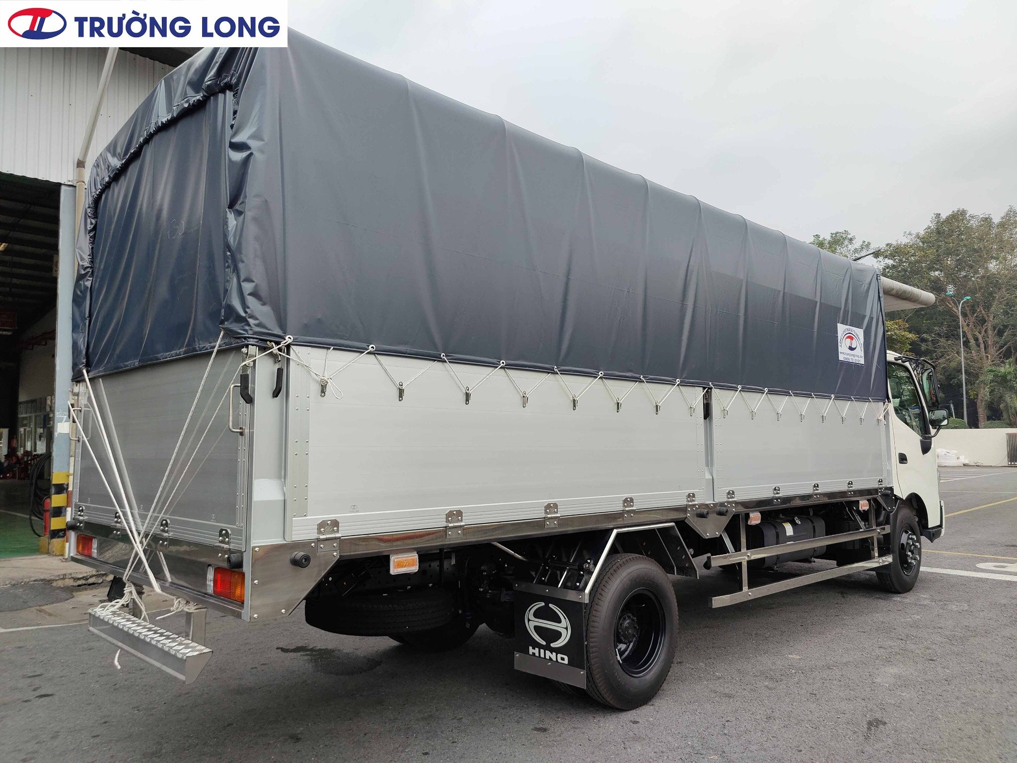 Xe Tải Hino 5 Tấn Thùng Mui Bạt