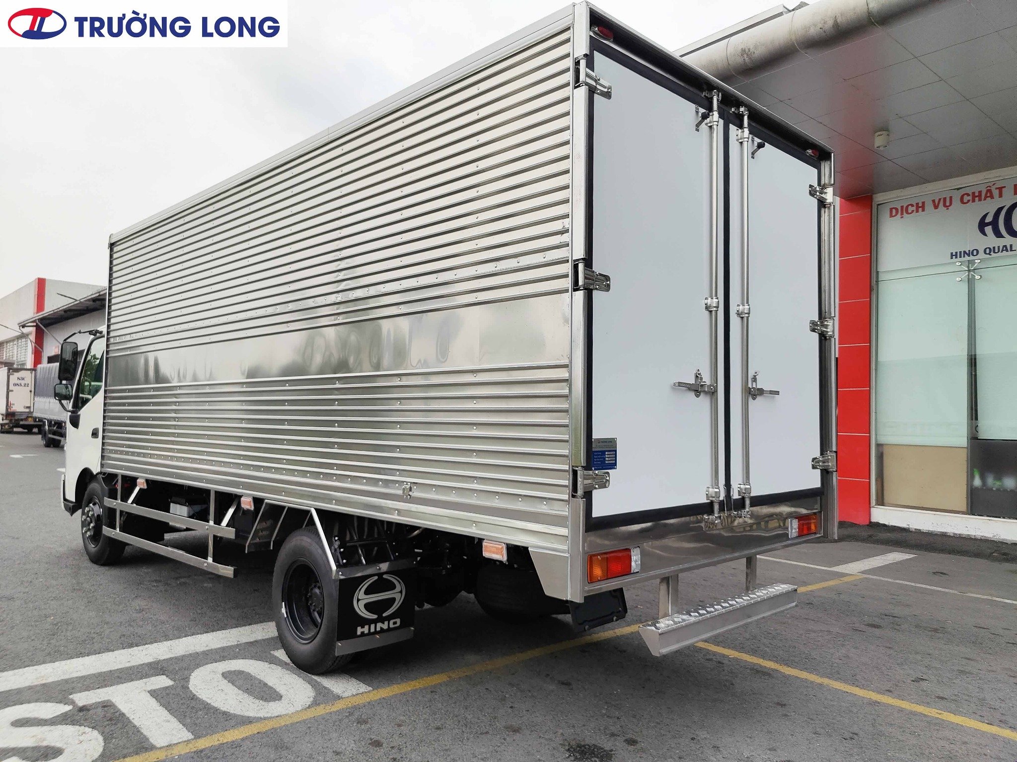 Xe Tải Hino 3.5 Tấn Thùng Kín Inox