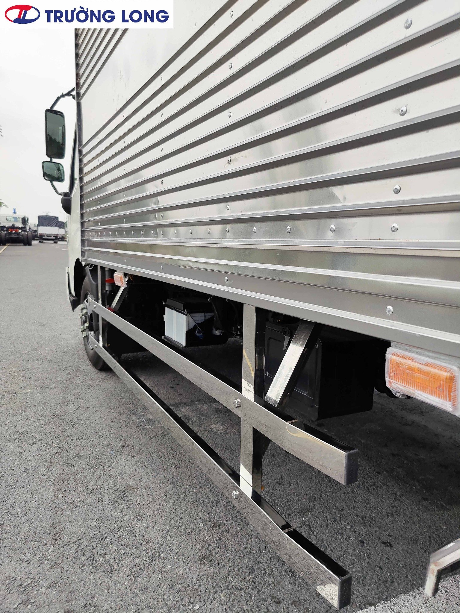 Xe Tải Hino 3.5 Tấn Thùng Kín Inox
