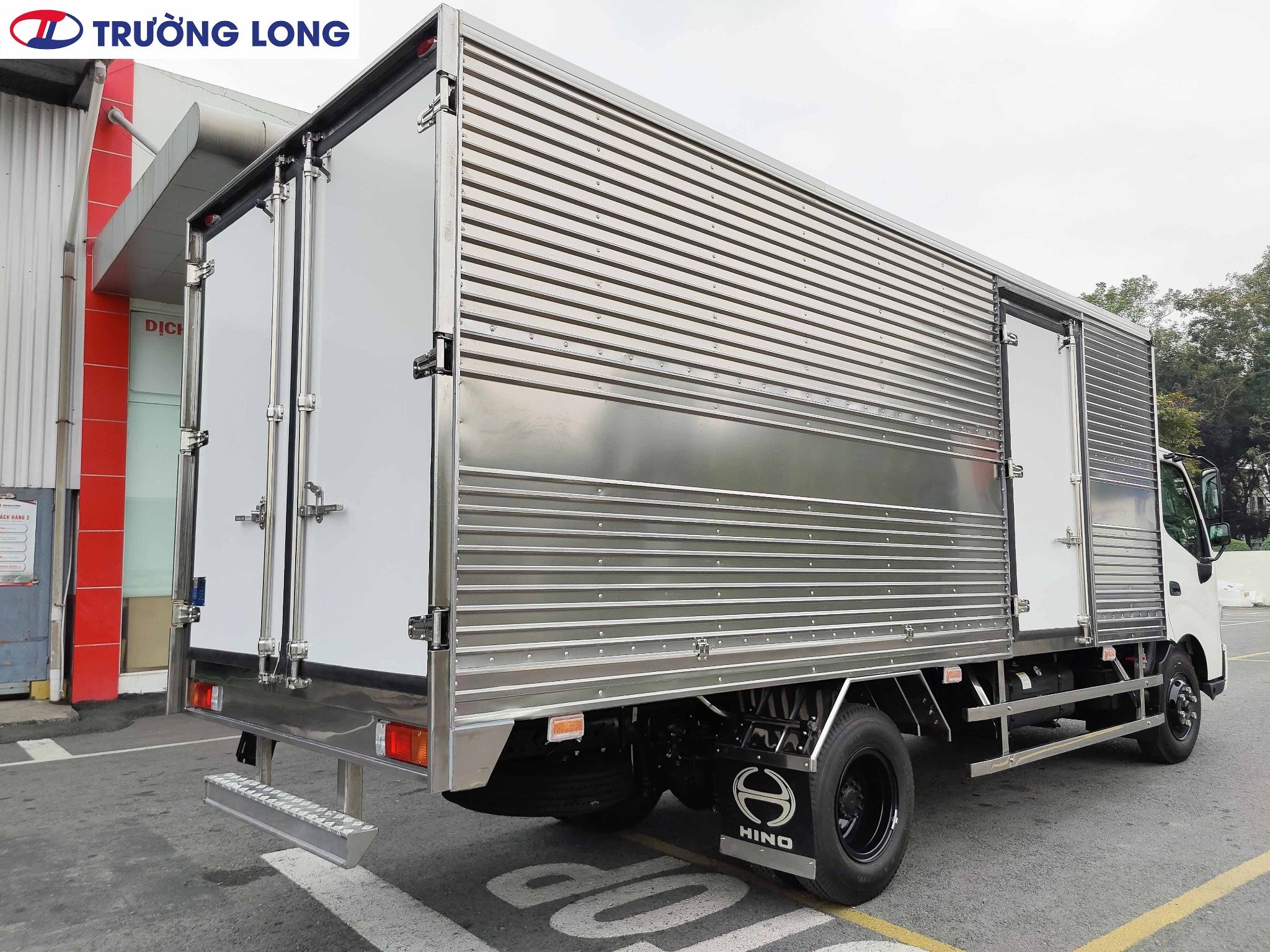 Xe Tải Hino 3.5 Tấn Thùng Kín Inox