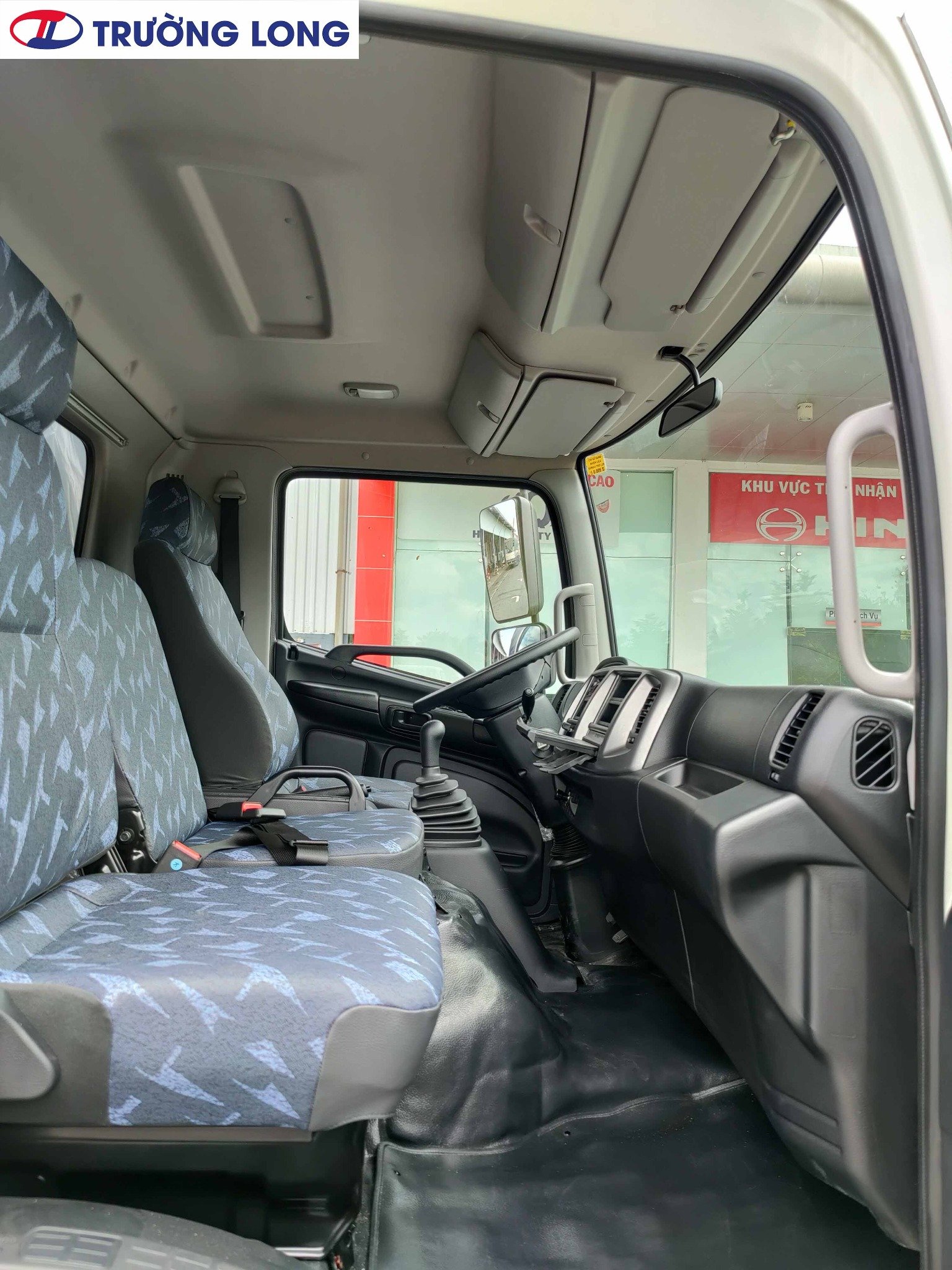 Xe Tải Hino 6 Tấn Thùng Mui Bạt Dài 7m2