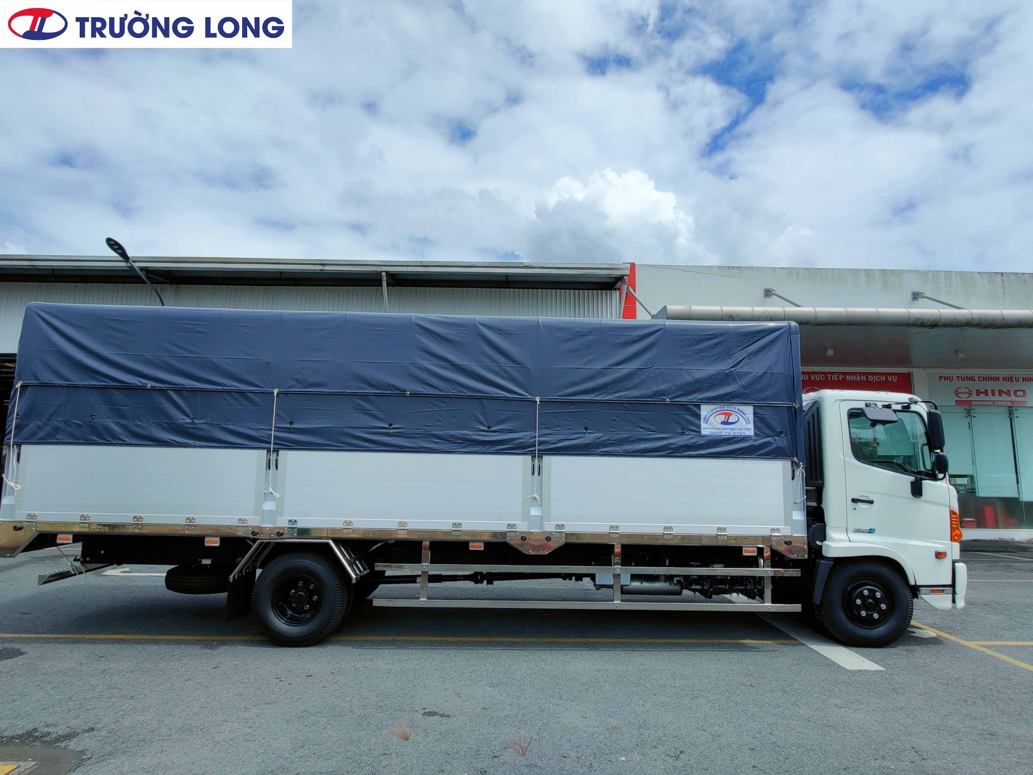 Xe Tải Hino 6 Tấn Thùng Mui Bạt Dài 7m2