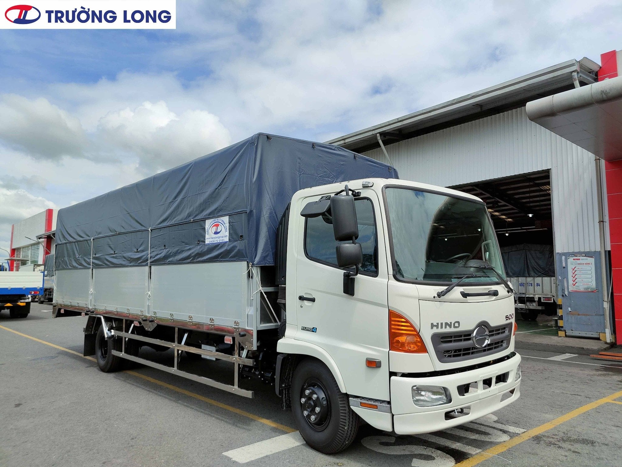 Xe Tải Hino 6 Tấn Thùng Mui Bạt Dài 7m2