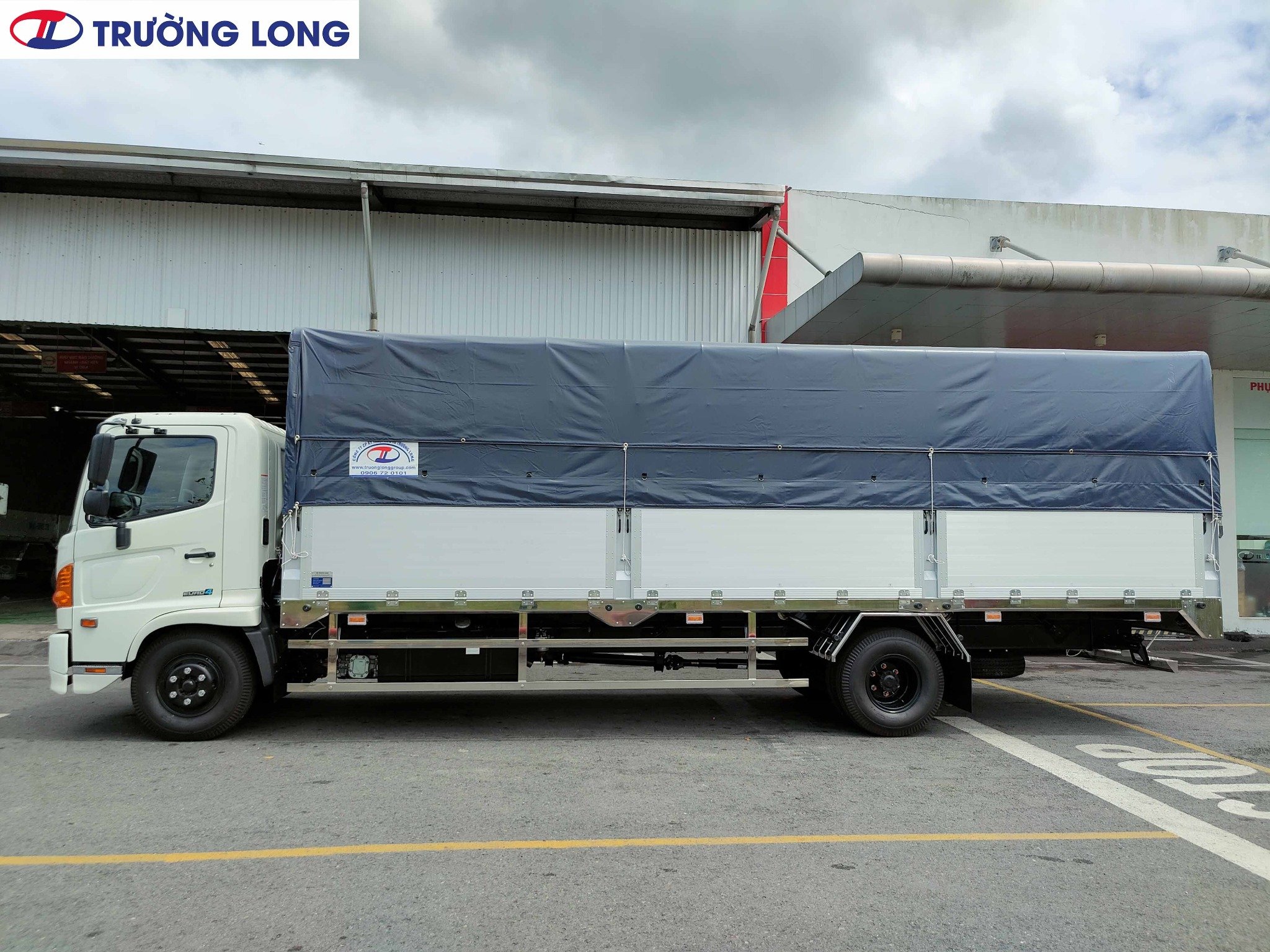Xe Tải Hino 6 Tấn Thùng Mui Bạt Dài 7m2
