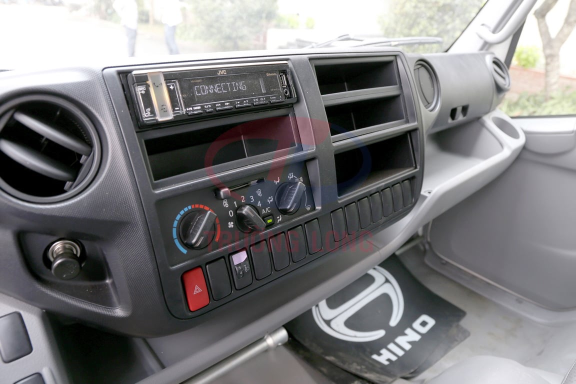 Xe Tải Hino 5 Tấn Thùng Kín Inox