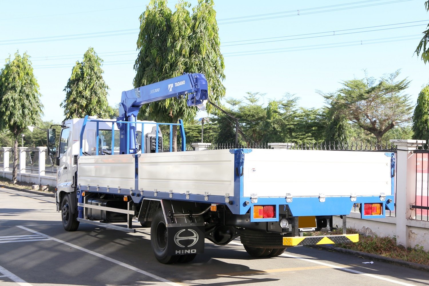 Xe tải cẩu Hino 5 tấn - Cần cẩu Tadano ZE303MH