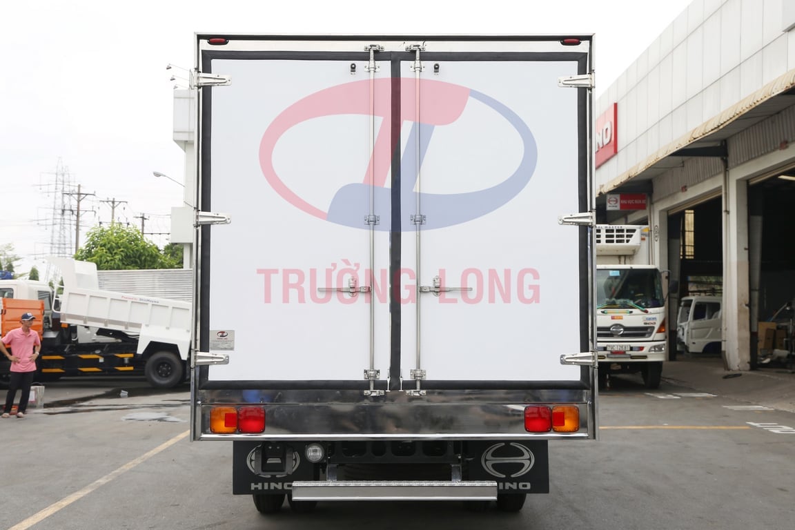Xe Tải Hino 6 Tấn Thùng Kín