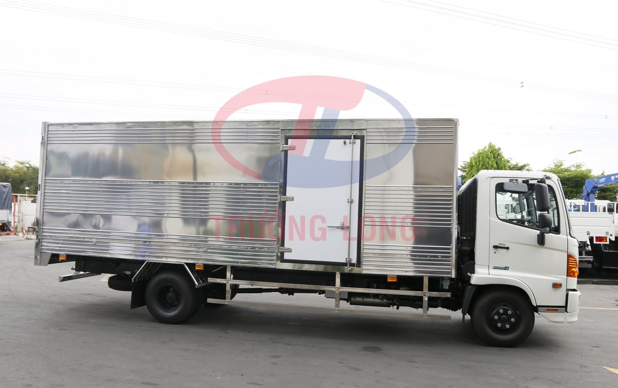 Xe Tải Hino 6 Tấn Thùng Kín