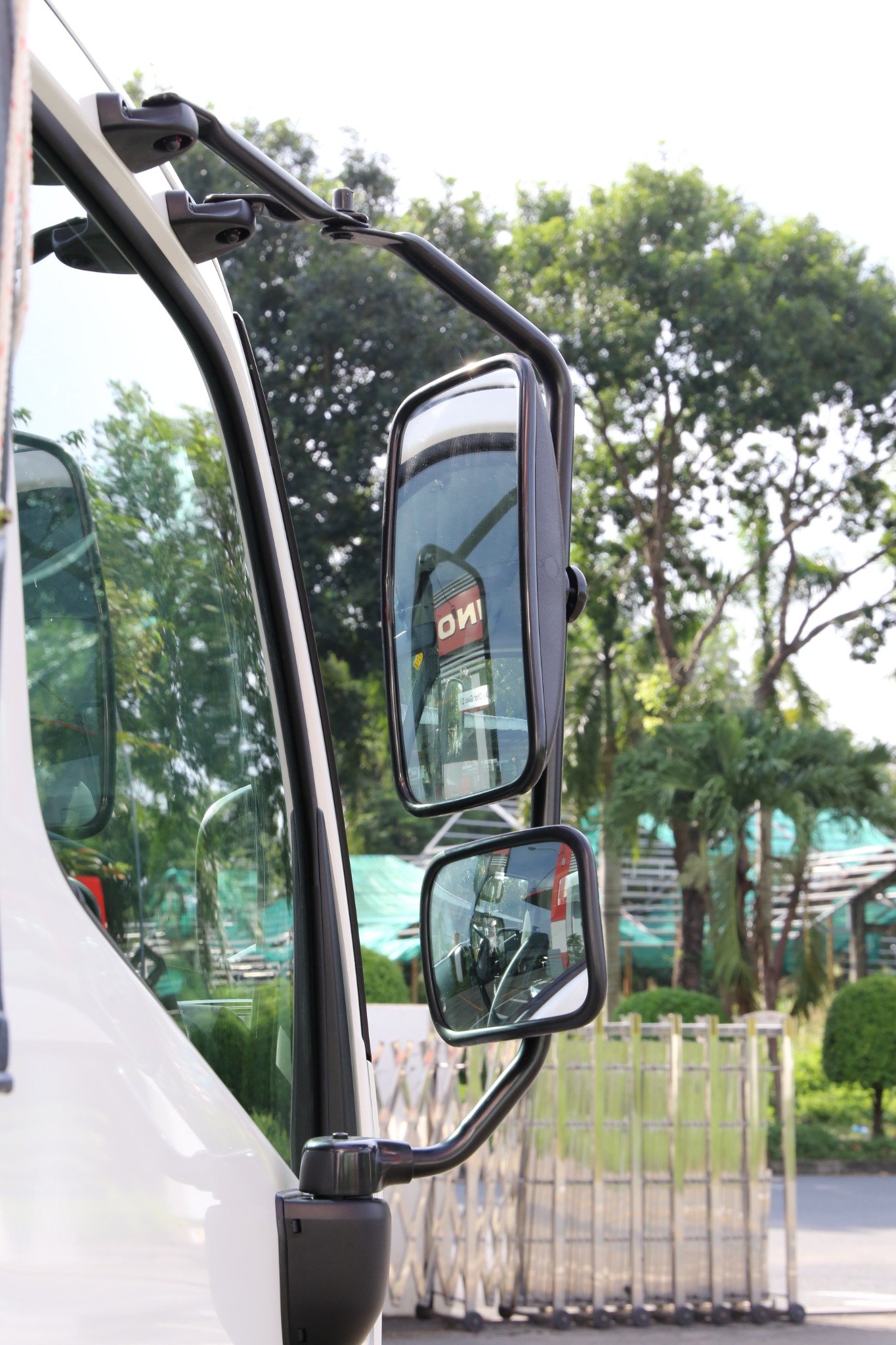 HINO EURO 5 - Xe tải 4t7 thùng mui bạt