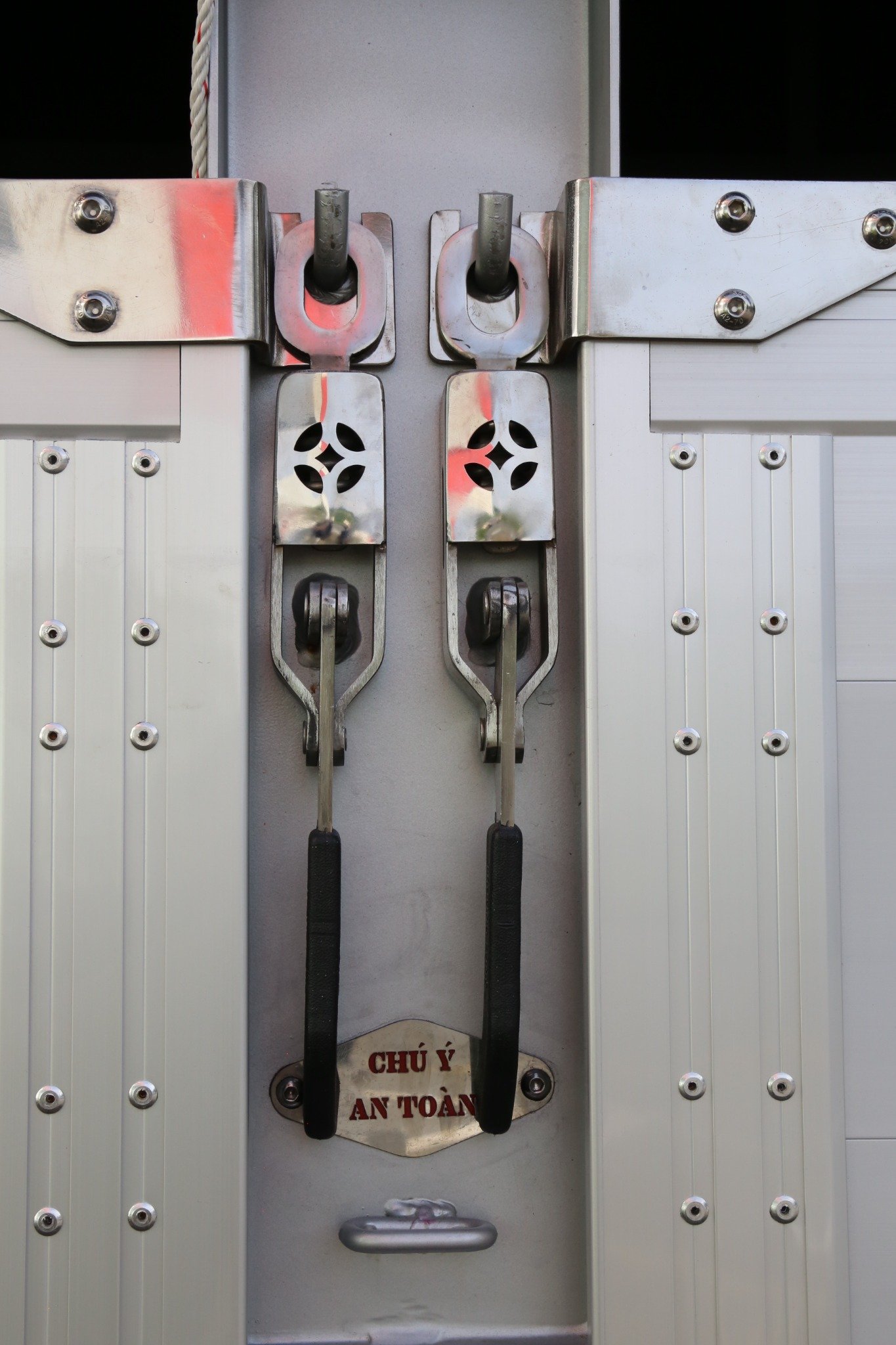 HINO EURO 5 - Xe tải 4t7 thùng mui bạt