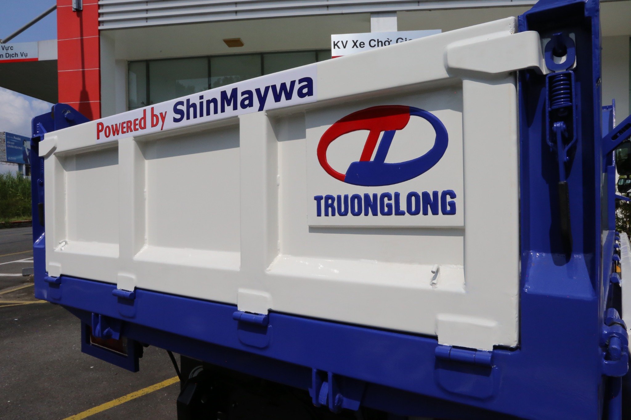 HINO XZU 650L EURO 5 - Xe ben 3t5 thùng ben 2,9 khối