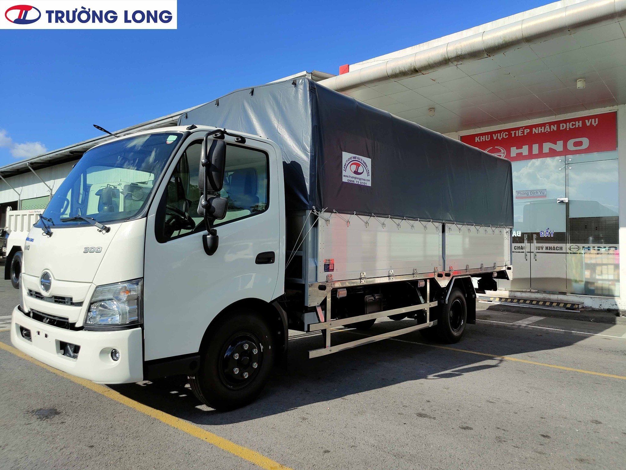Xe Tải Hino 3.5 Tấn Thùng Mui Bạt