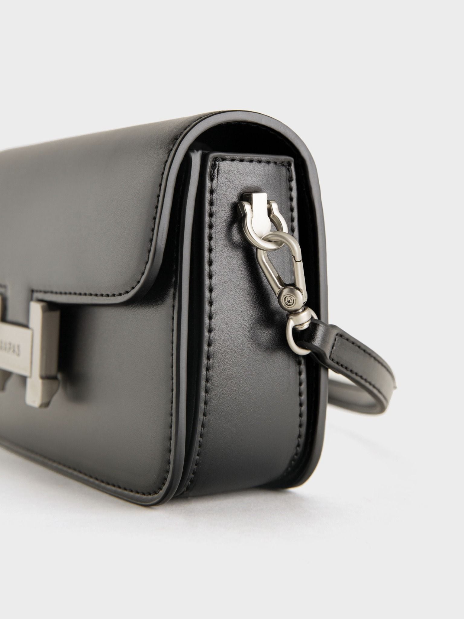  Túi Đeo Chéo Nắp Gập Khóa H 