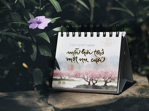  LỊCH MỖI HƠI THỞ MỘT NỤ CƯỜI 