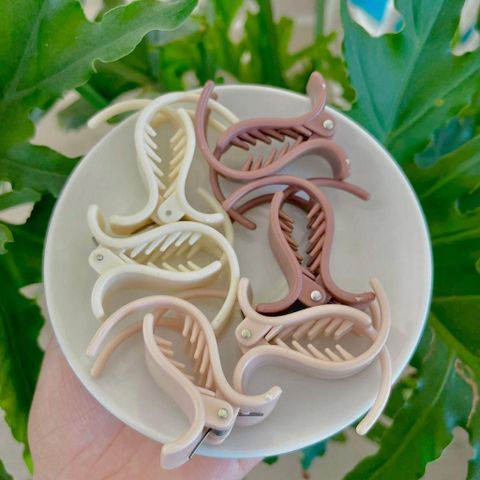 Kẹp Tóc Càng Cua Hàn Quốc Hottrend Tông Màu Trà Sữa Nhẹ Nhàn Trơn Nhám.