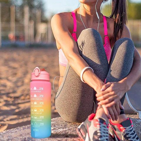 Bình Nước 900ML Hottrend Có Vạch Nhắc Nhở Uống Nước Tặng Kèm Ống Hút, Quai Sách và Sticker Dán.