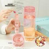 Bình Nước Nhựa 1000ML Có Lõi Ngâm Detox Kèm Quai Sách Đi Dã Ngoại - Thể Thao Tiện Dụng.