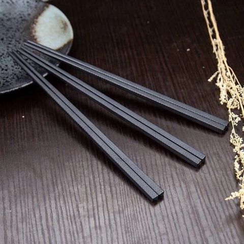Combo 10 Đôi Đũa Nhựa Phíp Nhật Cao Cấp Kháng Khuẩn, Vệ Sinh - Chịu Nhiệt.