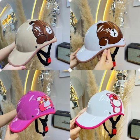 Mũ Bảo Hiểm Lưỡi Trai Hình Gấu Cute Có Khoét Lỗ Buột Tóc Tiện Lợi.