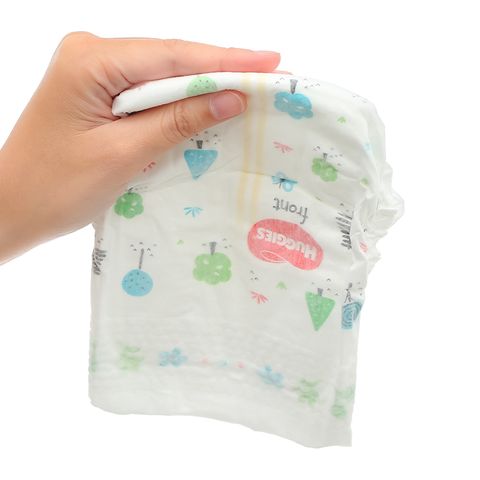 Tã dán Huggies Platinum Nature Made siêu cao cấp size M 64 miếng (6-11 kg)