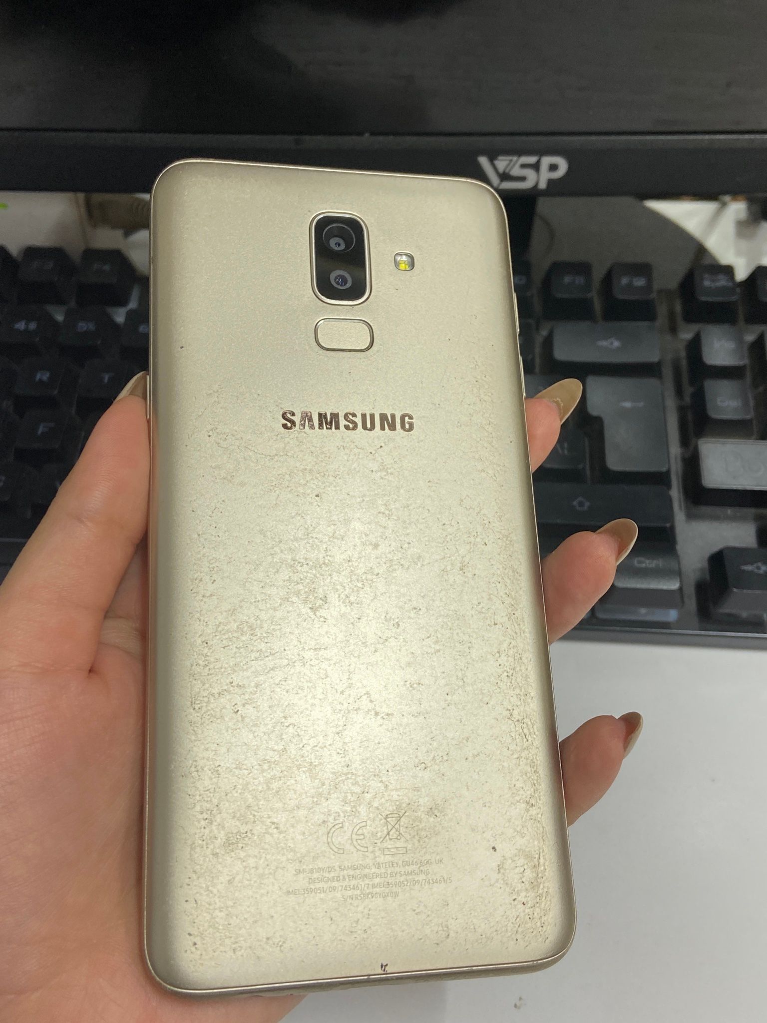  Samsung J8 