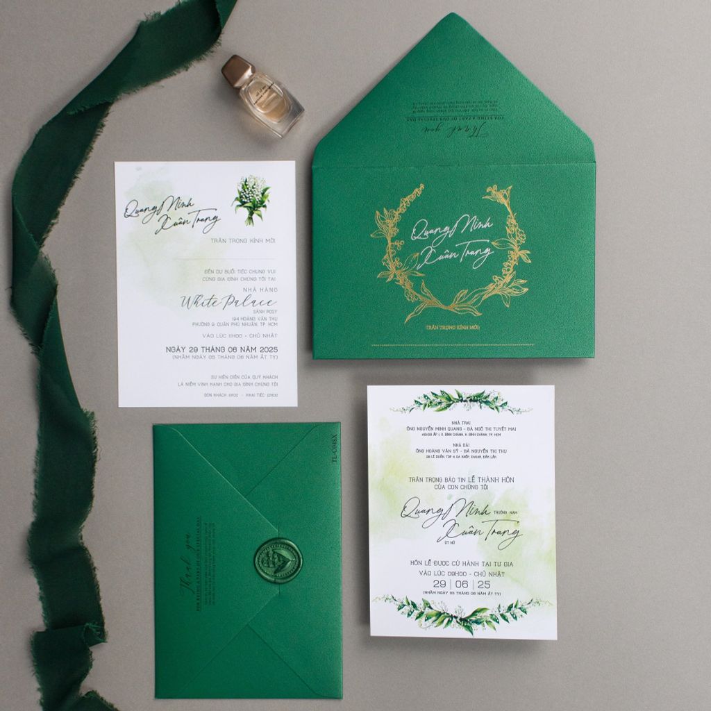 Thiệp Cưới Forest Green Tuyệt Tác Vòng Hoa Linh Lan Ép Kim - TL-C048X