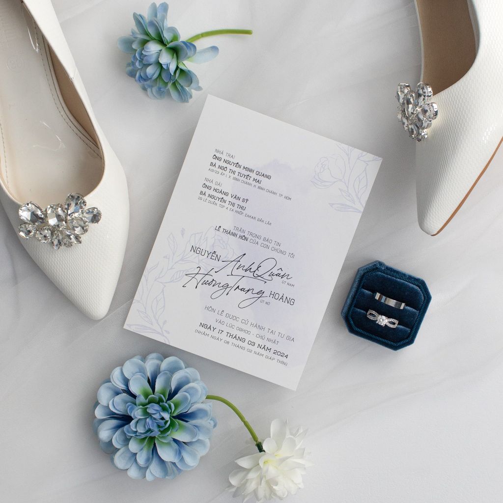 Thiệp Cưới Đóa Hồng Hải Lam Ép Kim Bạc Cao Cấp Trên Nền Navy - TL-C032