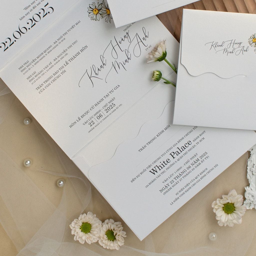 Thiệp Cưới Công Giáo Hoa Cúc Tinh Khôi Bản Giao Hưởng Của Sự Tối Giản - TILA-D003