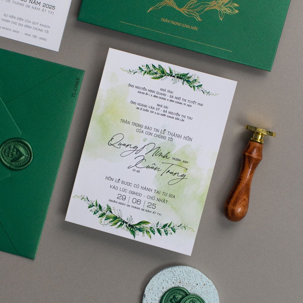 Thiệp Cưới Forest Green Tuyệt Tác Vòng Hoa Linh Lan Ép Kim - TL-C048X