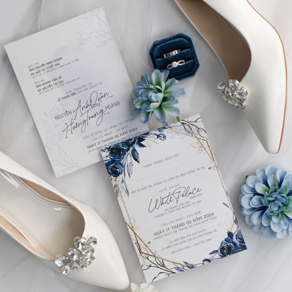 Thiệp Cưới Đóa Hồng Hải Lam Ép Kim Bạc Cao Cấp Trên Nền Navy - TL-C032