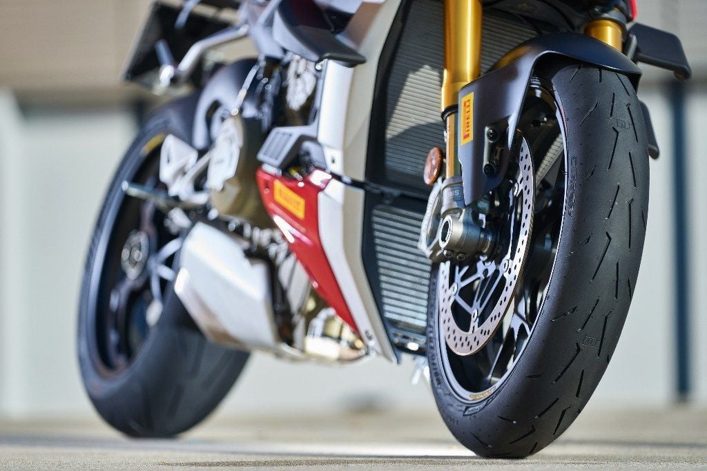 Lốp Pirelli Diablo Rosso 4 Corsa chính hãng