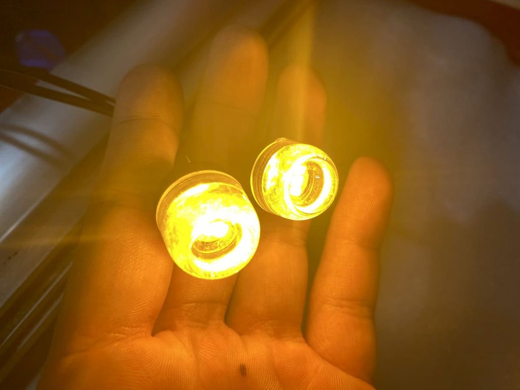 Xi nhan LED bi đa chiều