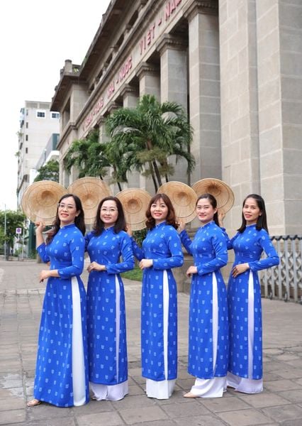  Đồng Phục Áo Dài Công Sở Trường Đại Học Ngân Hàng TP. HCM 