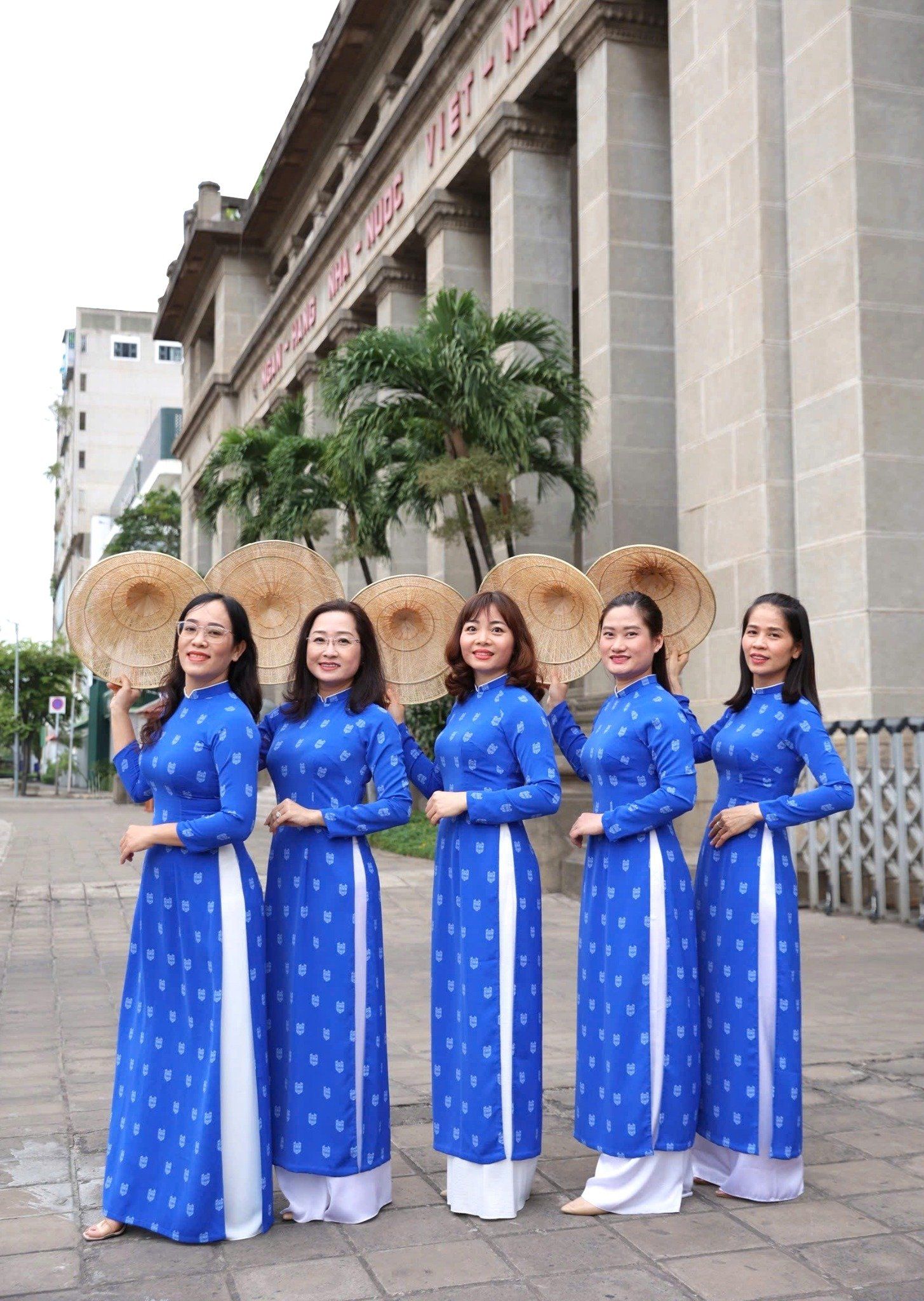  Đồng Phục Áo Dài Công Sở Trường Đại Học Ngân Hàng TP. HCM 