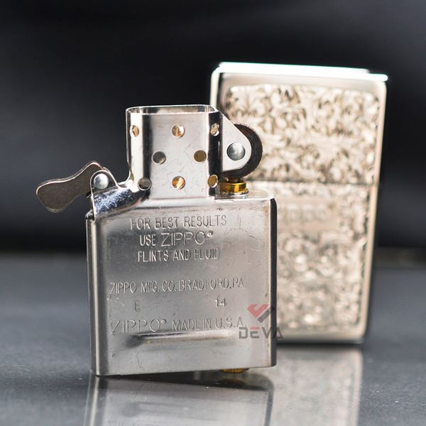 Zippo 2 Mộc Đáy Bottom Up Hoa Văn Silver Plate Titanium Coating ZN159
