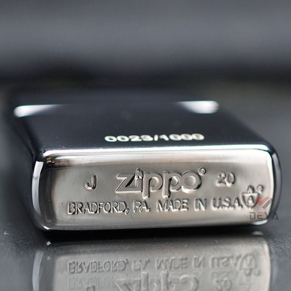 Zippo Armor Ốp Gỗ Chủ Đề Chó Sói Hú Trăng Bản Giới Hạn ZN347