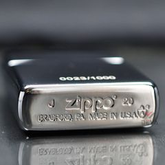 Zippo Armor Ốp Gỗ Chủ Đề Chó Sói Hú Trăng Bản Giới Hạn ZN347