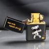 Set Bật Lửa Zippo Ốp Emblem Gấu Bạc Kèm Kính Mắt Cao Cấp ZN143